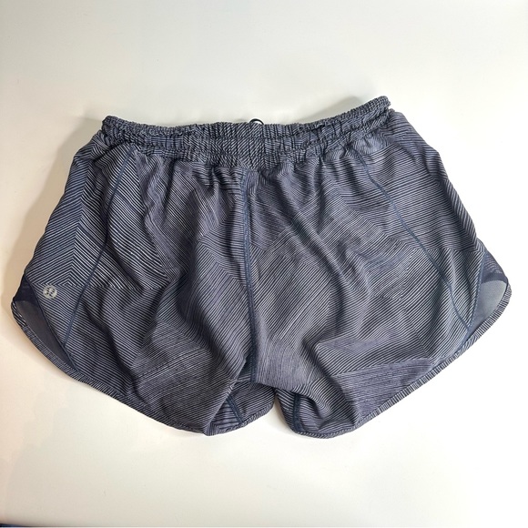 Lululemon Hotty-Hot Short Blue Striped 2.5” Size 4 Tall Zip Pocket Running Yoga - Picture 2 of 11